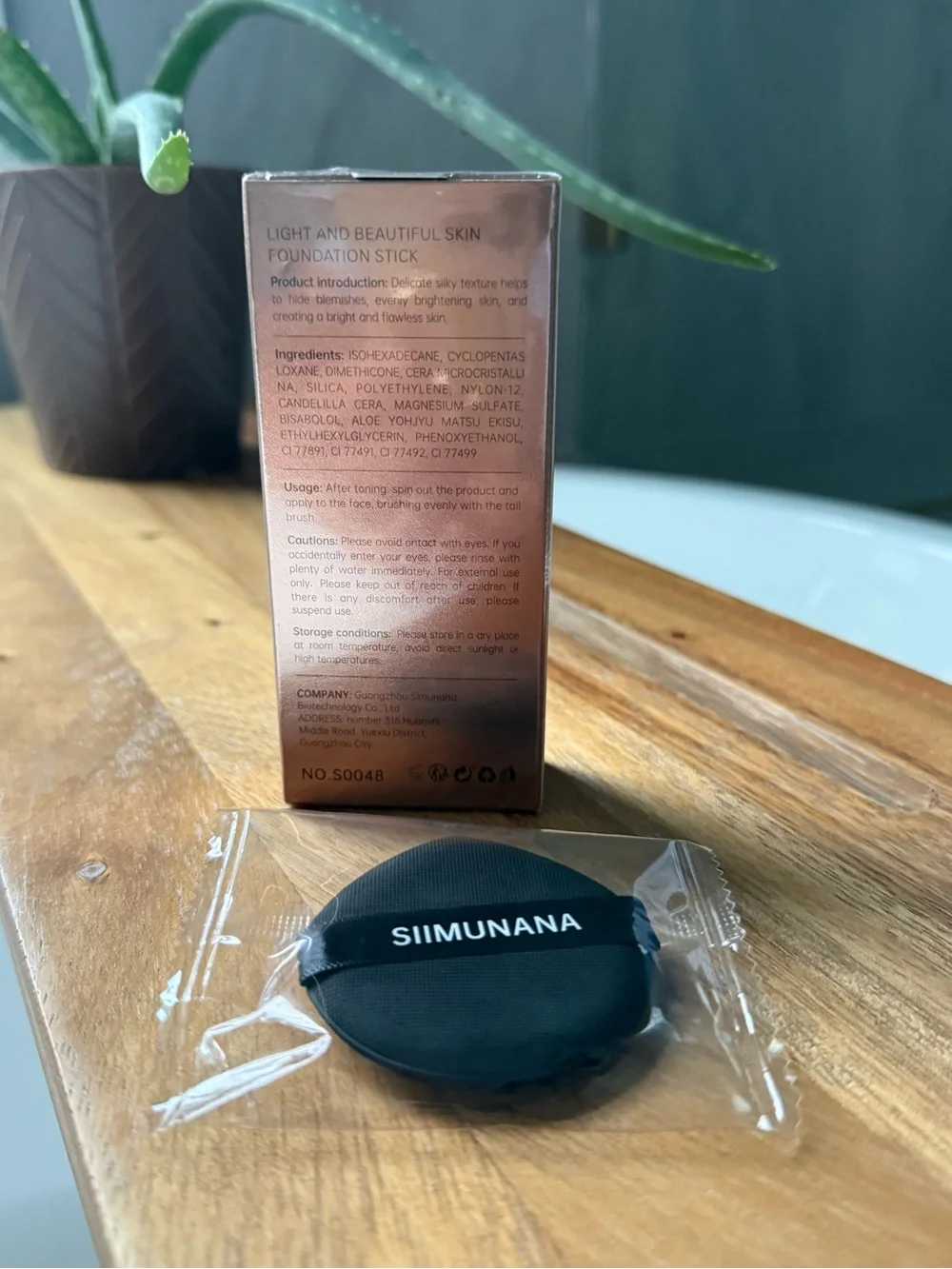 Korean Dual-Ended Foundation Stick in Light Sand Shade